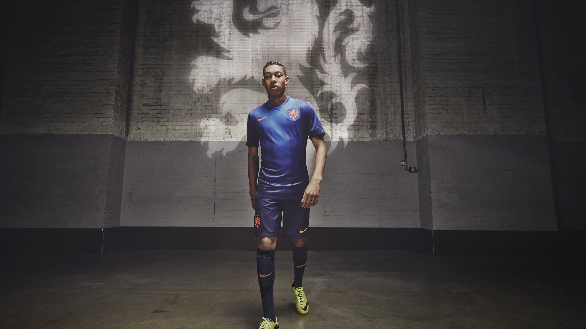 Kaiyun官方登录入口-切尔西中场核心表现完美，主帅盛赞执行力，切尔西的本土球星中场核心